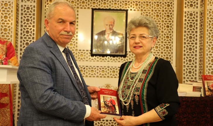 Engelli Oğlunun Hayatını anlatan Kitabını Başkan Demirtaş'a Takdim Etti