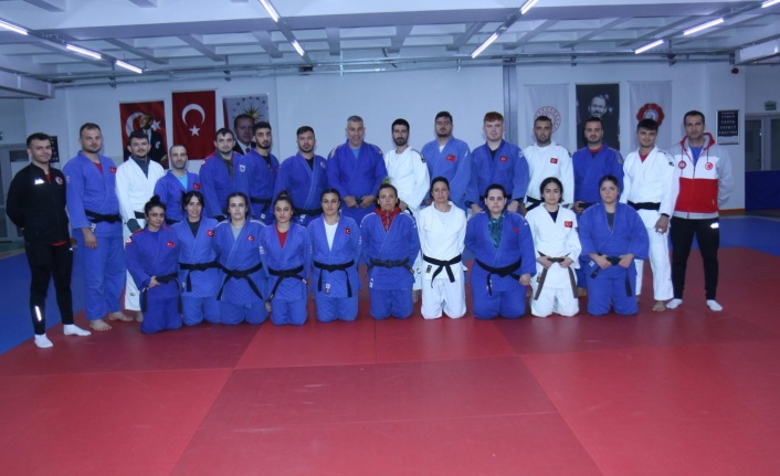 İşitme Engelli Kadın Milli Voleybol Takımı Avrupa Şampiyonası'na hazırlanıyor