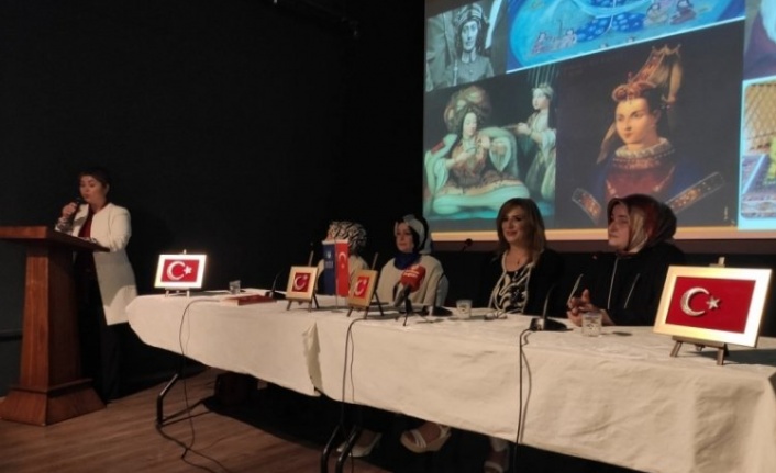 Bursa'da 'Kadın olmak' konulu panel düzenlendi