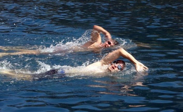 Engelli sporcular "Engelsiz Kulaçlar" etkinliğinde yarıştı
