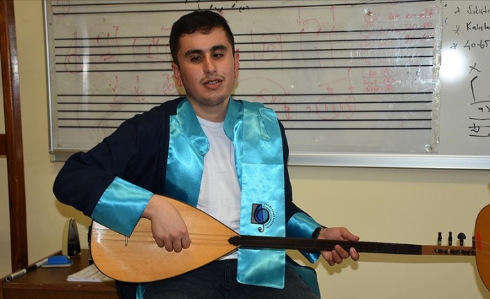 Konservatuvar birincisi görme engelli Fırat, devlet sanatçısı olmak istiyor