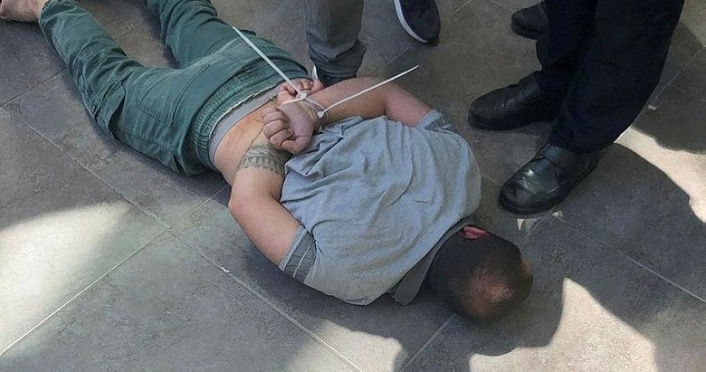 İzmir'de güpegündüz dehşet: Zihinsel engelli kişinin ateş ettiği kadın yaralandı