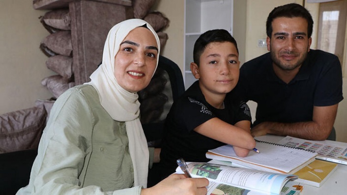 Bedensel engelli Nakşin, bu sene de evde dersbaşı yaptı