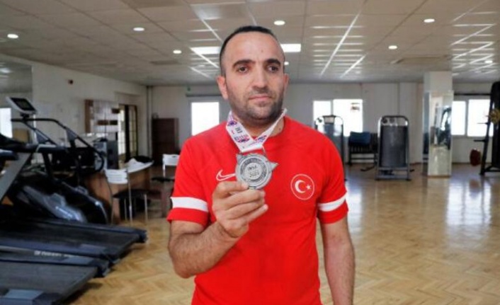 Halterde dünya 2’ncisi olan görme engelli sporcu: Dört duvar arasında kalmayın