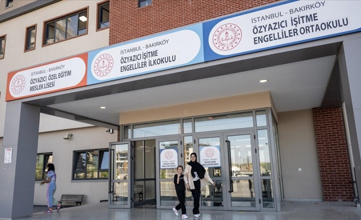 İstanbul'un 134 yıllık "Dilsizler Mektebi" işitme engellilere meslek kazandırıyor