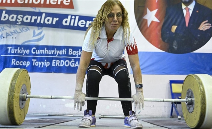 Azmiyle engelini aşan milli halterci yeniden dünya şampiyonu olmak istiyor