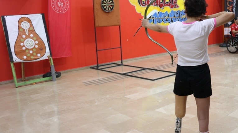 bedensel engelli gençler sporla moral buluyor