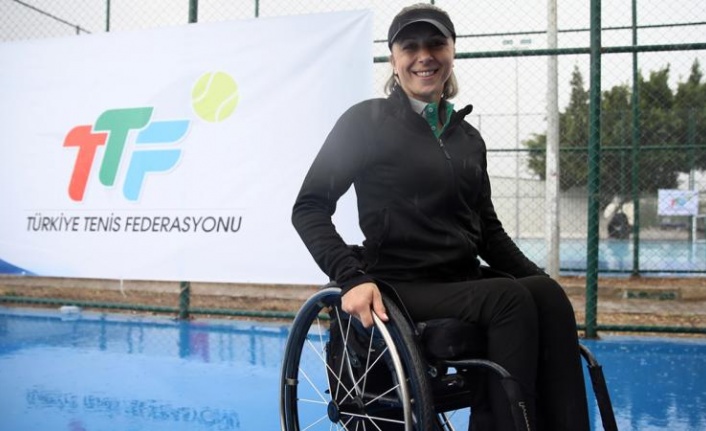Omurilik felçli milli tenisçi Ebru Sulak'ın hayali engelli çocukları sporla tanıştırmak