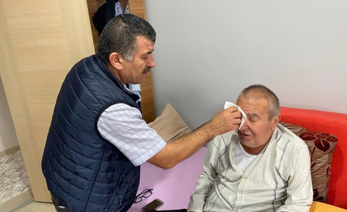 35 yıllık eşi evi terk eden kas hastası babanın dramı