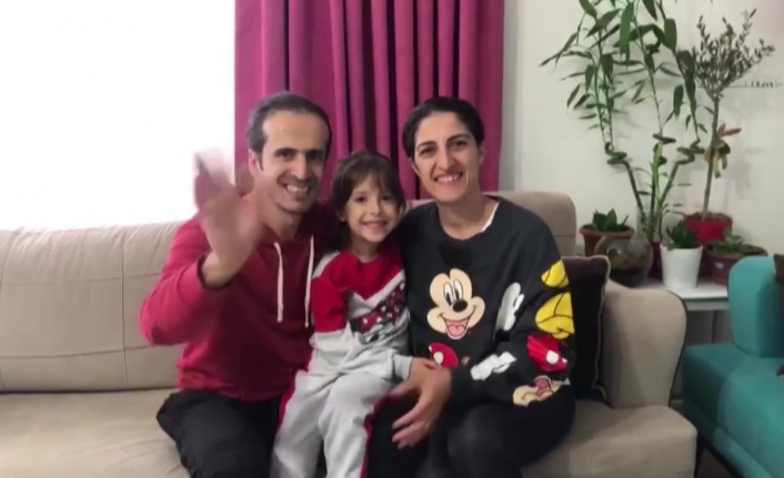 6 yaşındaki Yazgül, işitme engelli ailesinin duyan kulağı, konuşan dili