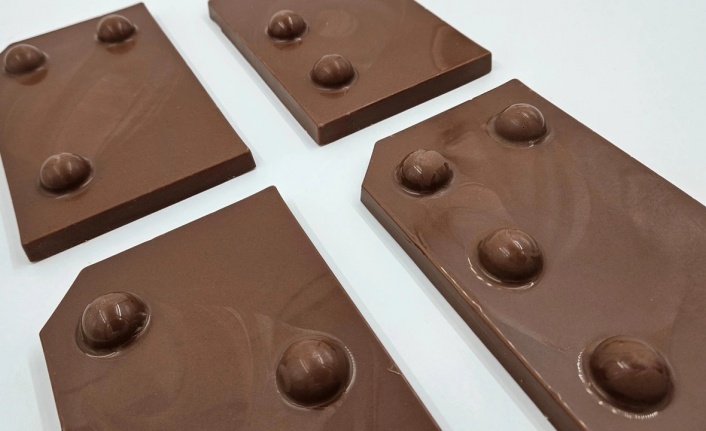 Hollanda'da bir okul, görme engelli çocuklar için özel çikolata harfler geliştirdi