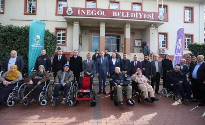 Bursa'da 11 engelli vatandaşa akülü araçları teslim edildi