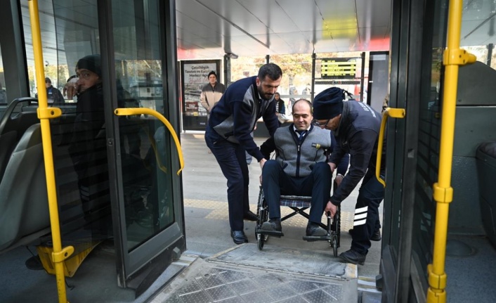 Konya'da otobüs şoförlerine engellileri daha iyi anlamaları için eğitim veriliyor