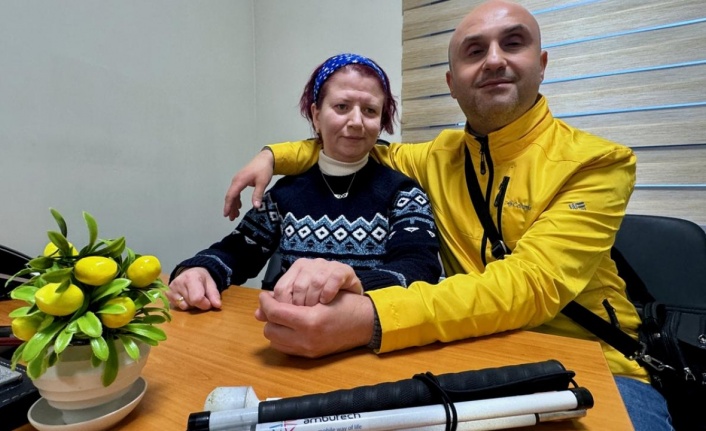Görme engelli memur çift birbirine "ışık" oluyor