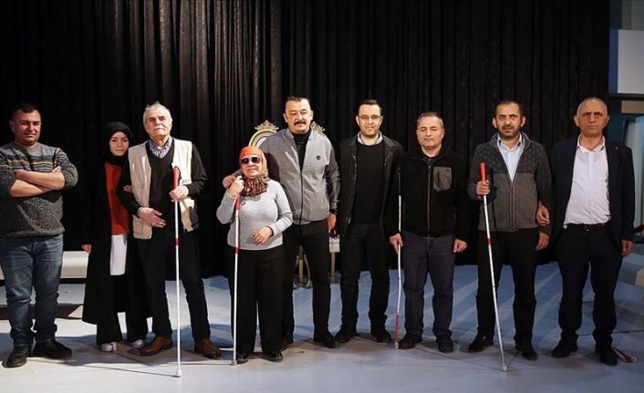 Görme engellilerden oluşan "Ekip Moni" üçüncü oyununu sahnelemeye hazırlanıyor