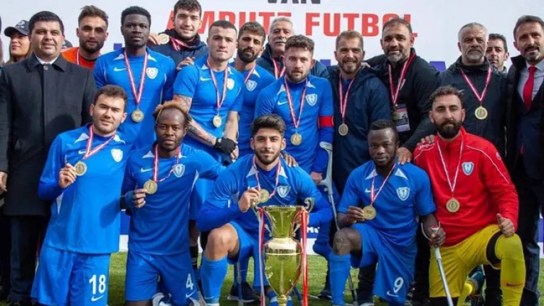 Ampute Futbol Şampiyonlar Ligi şampiyonu Ampute Futbol Takımı'na verilecek ödül hâlâ verilmedi