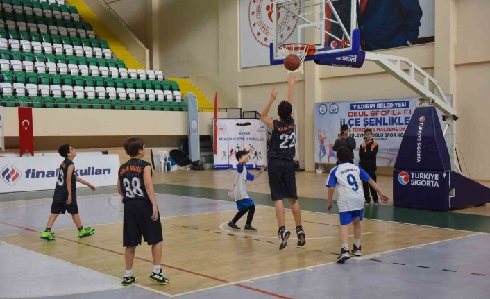 Yıldırım Belediye Başkanı Oktay Yılmaz'dan , spor şenliklerinde yarışan sporculara ziyaret