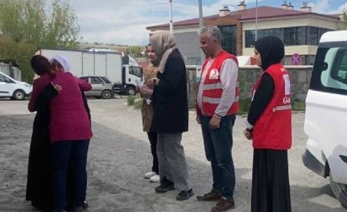 Ağrılı anne ile engelli kızı 4 yıl sonra Kızılay'ın girişimiyle buluştu
