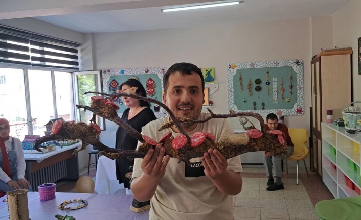Atık Malzemeler Engelli Öğrencilerin Elinde Esere Dönüştü