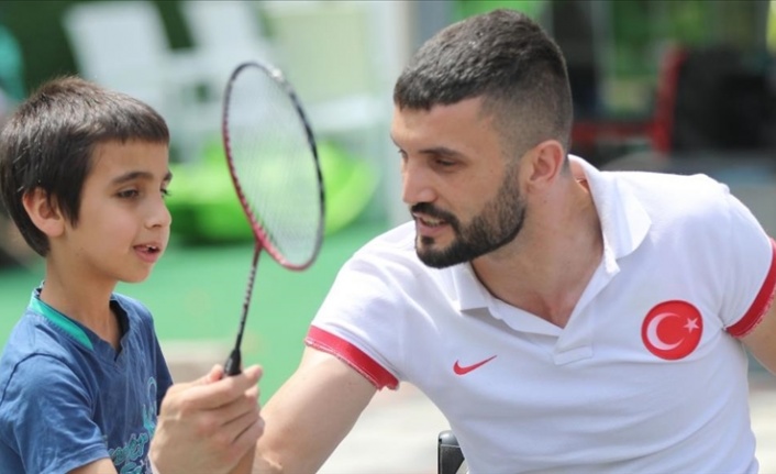 Bedensel engelli milli sporcu, "özel çocuklar"ın yaşamına dokundu