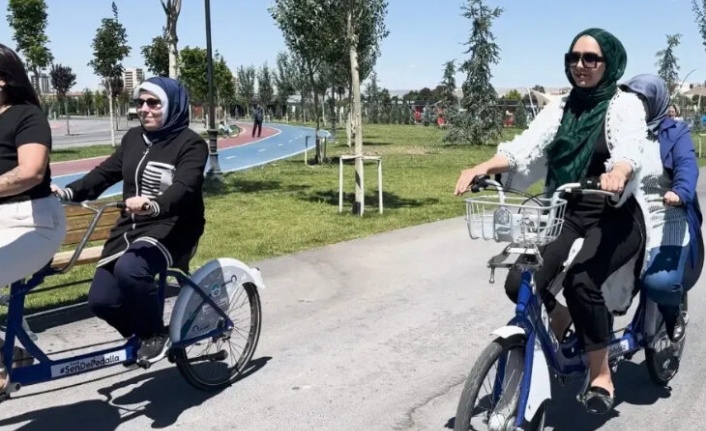 7 görme engelli öğrenci ilk kez bisiklete bindi