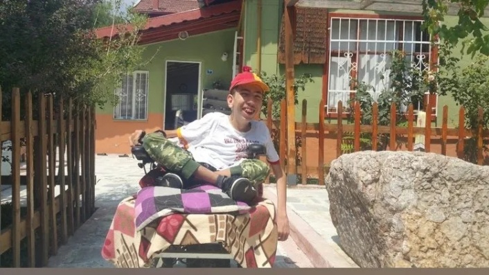 Doğuştan spastik engelli Murat Saraç 25 yaşında hayatını kaybetti