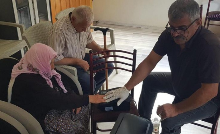 Hasta, yaşlı ve engellilere evde çipli kimlik kartı hizmeti