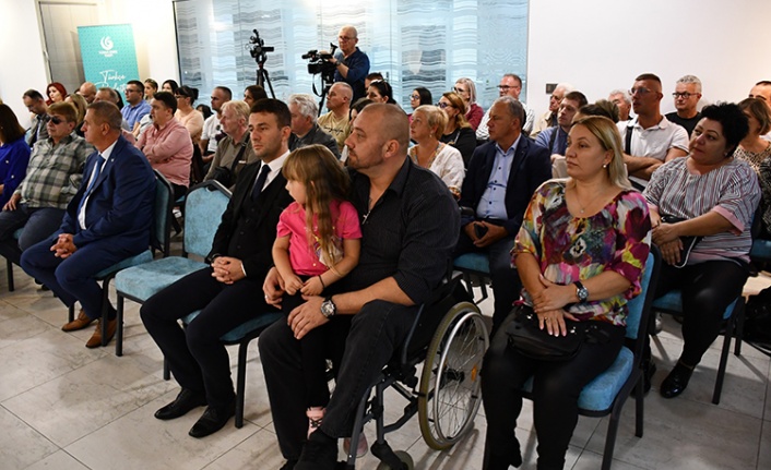 Engelli Milletvekili Serkan Bayram'ın Hayatını Konu Alan "Buğday Tanesi" Filmi Üsküp'te Gösterildi