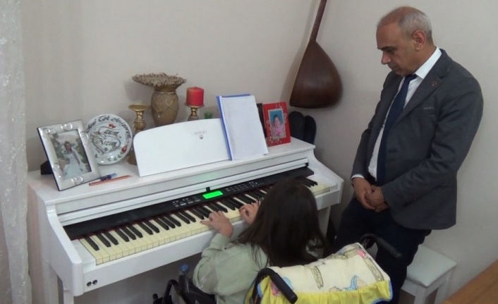Azmiyle örnek olan bedensel engelli Zeynep için araç tahsis edildi