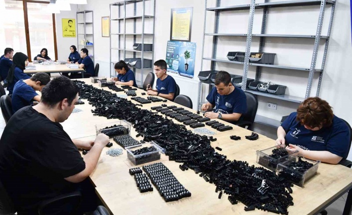 Anasayfa » HABERDE İNSAN » Engellilerin elinden 19 milyon parça ürün çıktı