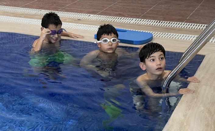 2 yılda 40 özel çocuk yüzmeyi öğrendi