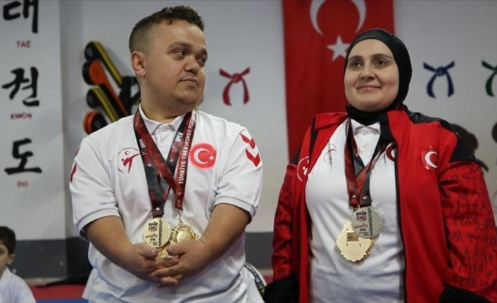 Birlikte tekvandoya başlayan akondroplazili çift, ilk şampiyonada altın madalyaya uzandı