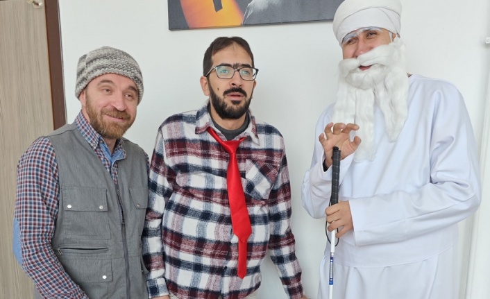 Görme engelliler tiyatro grubu kurdu