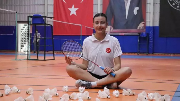 Milli badmintoncu Telli Nur, işitme engelliler olimpiyat seçmelerine hazırlanıyor