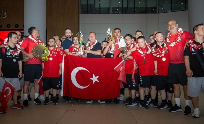 Avrupa Şampiyonası'nda ikinci olan özel sporcular, yurda döndü
