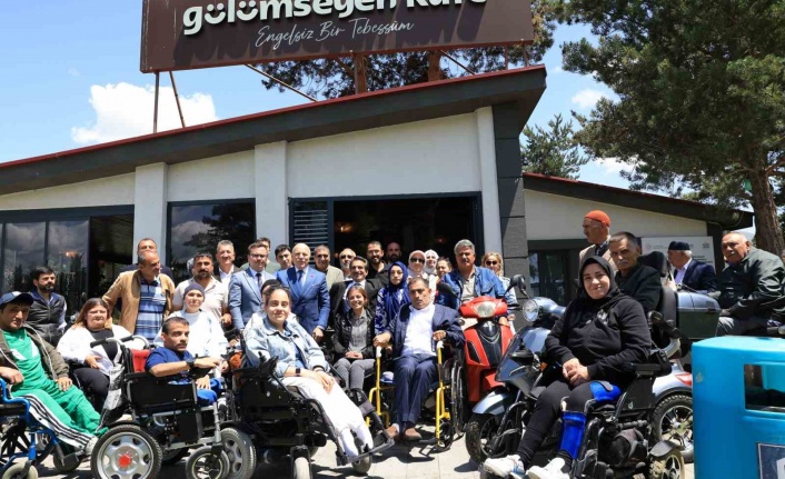 Başkan Sekmen ‘Arzuhal Günleri’nde engellilerin sorunlarını dinledi