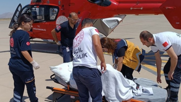 Şırnak'ta rahatsızlanan down sendromlu bebek, ambulans uçakla Ankara'ya sevk edildi