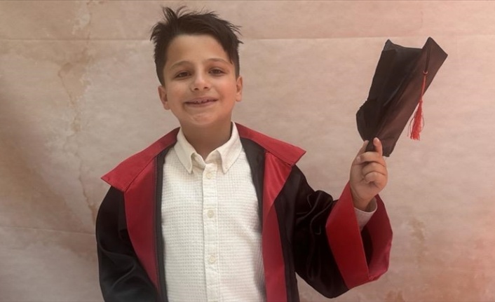 Otizmli Rüzgar'ın yüzü aldığı eğitim sayesinde daha fazla gülmeye başladı