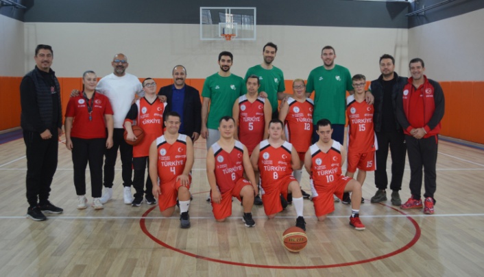 Türkiye Down Basketbol Milli Takımı'ndan Harput Holding'e anlamlı ziyaret