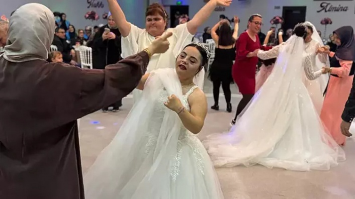 Down sendromlu 7 genç kız, temsili düğünde gelinlik giydi