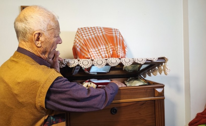 Engelli adamın eşi ölünce gizli bölmeye kaldırdığı 1 kilo altını çalındı iddiası