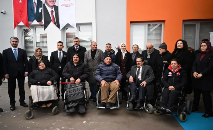 Bakan Göktaş Erzurum’da açılan engelli aktif yaşam merkezini ziyaret etti