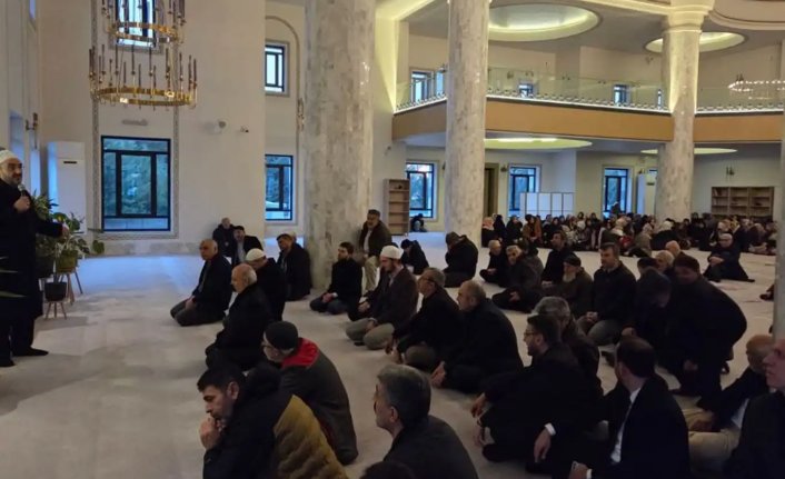 Bursa'da 33 görme engelli öğrenci umreye uğurlandı