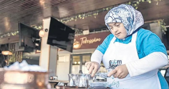 Down sendromlu Fatma’nın en büyük hayali Annesini umreye götürmek