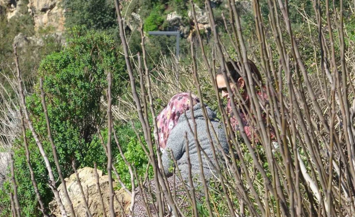 Engelli oğlu için falezlere çıktı, 2 saatte ikna edildi