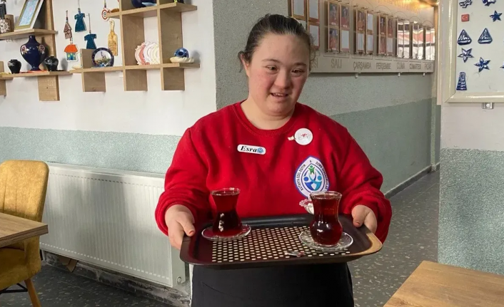 Bi Tebessüm Down Kafe Örnek Oluyor; Önyargılar Kapanıyor, Kapılar Açılıyor