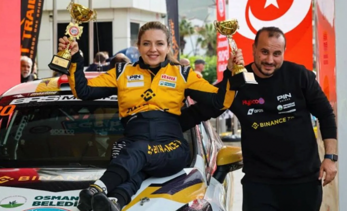 Dünyadaki ilk ve tek engelli kadın ralli pilotu Kübra Denizci Keskin'den podyumda çifte başarı!