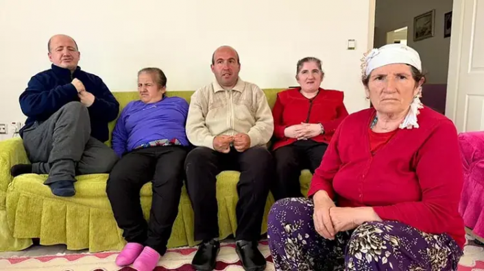 Hani anne, 50 yıldır engelli 4 çocuğuna bakıyor