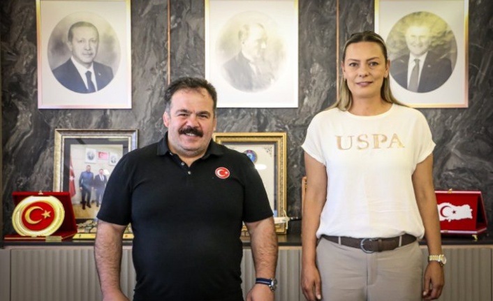 İşitme Engelliler Kadın Milli Voleybol Takımının Yeni Antrenörü Oya Erginay Oldu