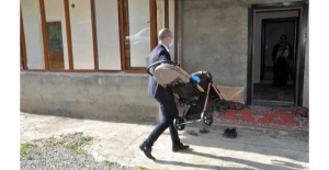 Başkan’dan engelli Özdemir'e bebek arabası